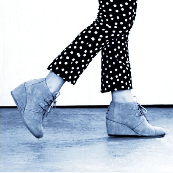 Toms | Women’s Grey Suede Wedge Booties Sz 9 - Picture 15 of 15